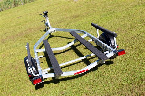 Ez loader boat trailers - 18′6″ Min. – 22′ Max. D-ring – Drain Plug. GVWR 10600 lbs. Carrying Capacity 8500 lbs. Shipping Weight 1666 lbs. EZ Loader bunk trailers offer excellent support with fully adjustable bunks to give your boat the perfect fit. Choose from a variety of EZ Loader Adjustable boat trailer styles and finishes and get to the water with ease.